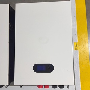 Système de batterie lithium tout-en-un Bibo Sz Sz Sz48-5.5-20kwh 20kwh empilable 48V mural IP65 avec port de communication hybride - Product Image 3