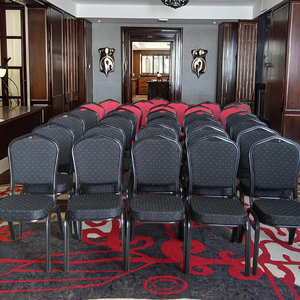 Sillas de Banquete Apilables Doradas de Alta Calidad al por Mayor, Sillas de Tela Tapizadas en PU para Hoteles, Bodas y Fiestas - Product Image 1