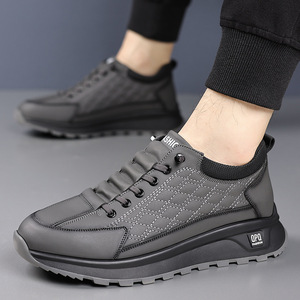 Chaussures de marche blanches sportives à lacets pour hommes en cuir véritable avec semelle extérieure en caoutchouc amortissante, légères, tendance, à bout fermé - Product Image 3