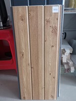 Plafond en PVC super blanc de 25cm de large avec ligne argentée pour salle de bain intérieure et panneau de plafond en bois à deux rainures