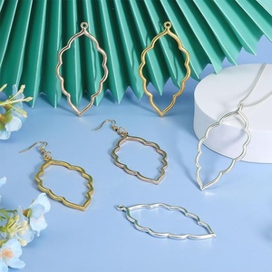 Pendentifs <span class=keywords><strong>en</strong></span> alliage à dos ouvert <span class=keywords><strong>en</strong></span> forme de feuille pour la création de <span class=keywords><strong>porte</strong></span>-clés DIY avec fleurs pressées <span class=keywords><strong>en</strong></span> <span class=keywords><strong>résine</strong></span> - Product Image 2