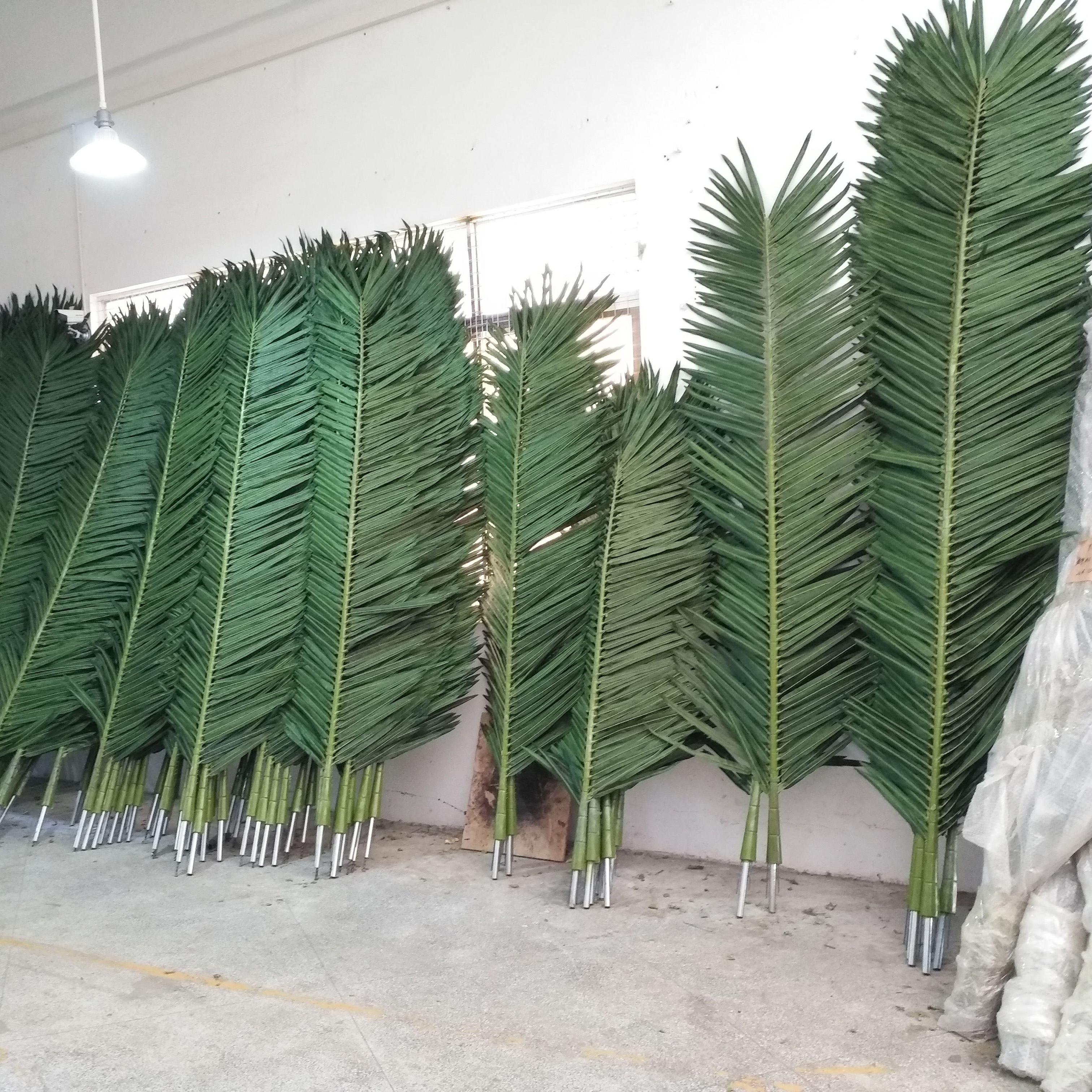 Factory Faux Giant Coconut Indoor Outdoor Decoration Large Fake Date Palm Tree Branches Leaves Cheap Artificial Palm Tree Leaves