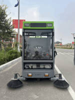 Camion de nettoyage avec balayeuse, écran publicitaire LED, canon à brouillard, nettoyeur haute pression, réservoir d'eau de 200L et bac à poussière de 260L