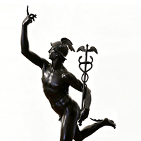 Sculpture en bronze grandeur nature du dieu grec messager, moulée avec des détails réalistes pour la décoration de jardins et de places publiques