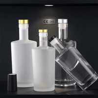 Bouteille en verre dépoli transparent personnalisée de 750 ml, à base lourde et épaule ronde, pour spiritueux, vodka, gin, avec bouchon en T, service OEM