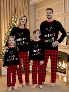 Conjuntos de Pijamas Navideños Tejidos Románticos de Otoño/Primavera para Parejas, Familias y Niños, Ropa de Dormir Familiar Suave a Juego - Product Image 1