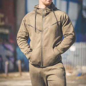 ชุดวอร์มผู้ชายคุณภาพดีสั่งทำพิเศษจาก Athletic International - ผ้าโพลีเอสเตอร์/คอตตอนสำหรับฤดูหนาว ป้องกันแบคทีเรียและระบายอากาศได้ดี - Product Image 3