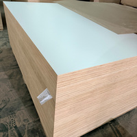 Contreplaqué de bouleau mélaminé de qualité E1 4*8, 15 mm 18 mm, design moderne, résistant à l'eau, écologique, pour la décoration de meubles, garantie 5 ans