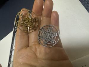 Broche amulette hexagramme <span class=keywords><strong>de</strong></span> l'archange Métablète en acier inoxydable, découpe laser géométrique, finition polie, motif filigrané, Yiwu Aceon - Product Image 4