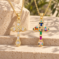 Collier Croix ARNAN en Cuivre Plaqué Or avec Micro-Pavé de Zircons, Pendentif Bijou Chrétien pour Usage Quotidien, Vente en Gros, Cadeau d'Anniversaire