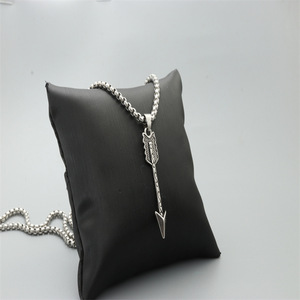 Collier avec pendentif flèche en argent tibétain, bijoux unisexes à la mode, cadeau - Product Image 3