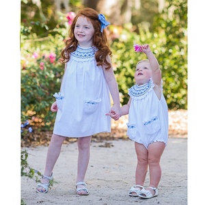 สาวปาร์ตี้ฤดูร้อนเบ็ตตี้สีฟ้า Smocked ฟองกับกระเป๋า - Product Image 2