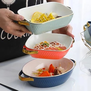 Plato de Cerámica con Exterior Mate, Interior Blanco Brillante y Borde Dorado para Servir Lasagnas y Asados en el Hogar o en Restaurantes Occidentales - Product Image 1