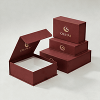 Boîtes à bijoux rigides magnétiques bordeaux avec logo doré à chaud et insert EVA personnalisé, emballage cadeau de luxe pour montre, collier, bague, bracelet