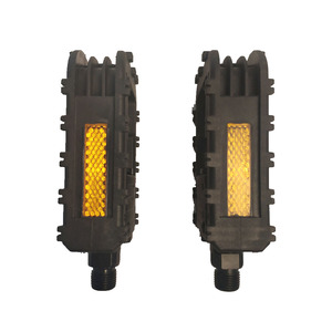 Pédales peu encombrantes pour vélo pliant placées dans le coffre de la voiture Allées étroites Pédale pliable en nylon pliable pour vélo - Product Image 4