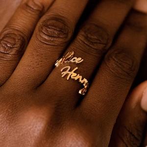 Nouvelle bague double nom personnalisée en acier inoxydable bague personnalisée plaquée or cadeaux d'anniversaire <span class=keywords><strong>de</strong></span> Noë<span class=keywords><strong>l</strong></span> pour les amoureux et les amis - Product Image 1