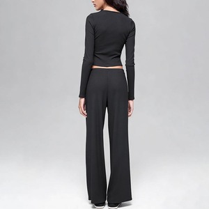 Ensemble de yoga respirant et ultra-doux YIYI pour femme, tenue de yoga à manches longues avec découpes en forme de clé, tenue de yoga à col rond pour femme - Product Image 3