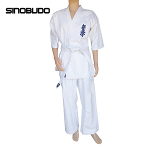Vente en gros Usine en Chine Uniforme de karaté Gi en tissu Kyokushin blanc Approuvé WKF <span class=keywords><strong>Kata</strong></span> Gold Master directement du fournisseur - Product Image 3