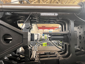 Macchina automatica per lo stampaggio ad iniezione di preforme per animali domestici da 200ton macchina idraulica per lo stampaggio ad iniezione di plastica motore per termoplastica - Product Image 2