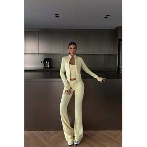 Combinaison jaune avec décoration boutonnée - Product Image 4