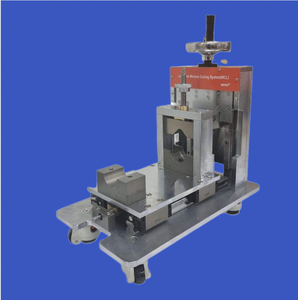 Scie manuelle de laboratoire pour fibres creuses, module de découpe de table pour cartouches filtrantes, équipement de R&D pour laboratoires et usines pilotes - Product Image 1