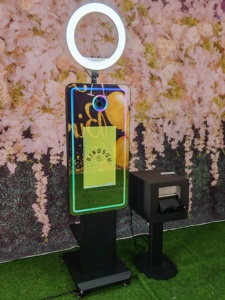 ลดราคาพิเศษ! คอมพิวเตอร์หน้าจอสัมผัส LCD ขนาด 21.5/32 นิ้ว พร้อมซอฟต์แวร์ฟรี เครื่องถ่ายรูปโฟโต้บูธสำหรับงานปาร์ตี้ งานแต่งงาน เซลฟี่ DSLR มิเรอร์โฟโต้บูธ - Product Image 1