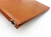 En gros, Porte-menu A4 en cuir PU marron avec cordon en caoutchouc, pour menu double page