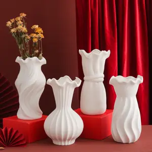 La moda di lusso di alta qualità di alta qualità ruota i vasi in ceramica bianca opaca per gli hotel di nozze decorativi da tavola