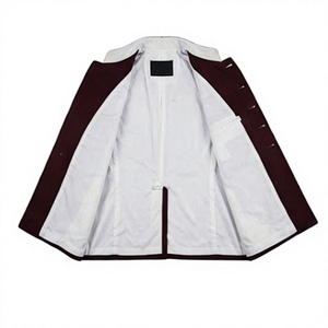 Veste uniforme pour homme, style tunique formelle bordeaux, pour cérémonie, avec revers et écussons d'épaule à tresse dorée - Product Image 5