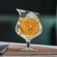 Verre à cocktail en verre soufflé à la main, style Instagram, à base large et ouverture inclinée, pour brandy, esthétique, 250 ml
