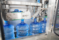 Ligne de production remplissante automatique de machine d'embouteillage de bouteille d'eau minérale de 19L 20L 5 gallons