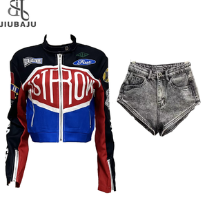 Set da 2 Pezzi in <span class=keywords><strong>Pelle</strong></span> PU da Moto per Donna: Giacca Corta con Zip a Maniche Lunghe e Pantaloncini Aderenti - Product Image 2