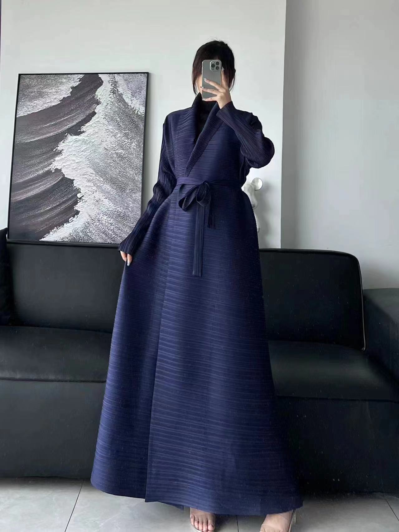 Azul oscuro