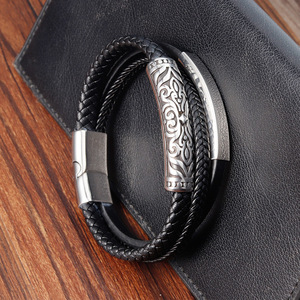 Bracelet à motif tribal à 3 couches |   Bracelet en cuir véritable avec accent gravé en acier inoxydable antique et fermoir magnétique pour homme - Product Image 5