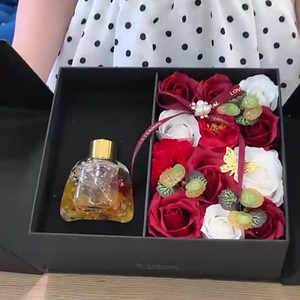 Boite de fleurs savon avec une Rose personnalisée, boîte à cadeau pour la fête des mères - Product Image 2