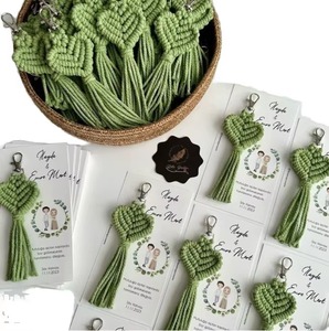 <span class=keywords><strong>Porte</strong></span>-clés en macramé fait main avec pompon en forme de cœur, style vintage bohème pastoral, en alliage tressé, avec joli breloque cœur, ornement bohème pour sac à main - Product Image 1
