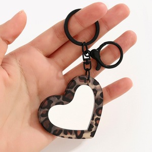 Gantungan Kunci Akrilik Motif Leopard Trendy (Hati/Bintang/Bergelombang) - Gantungan Kunci Fashion untuk Kunci/Tas, Aksesoris Grosir Ideal - Product Image 3