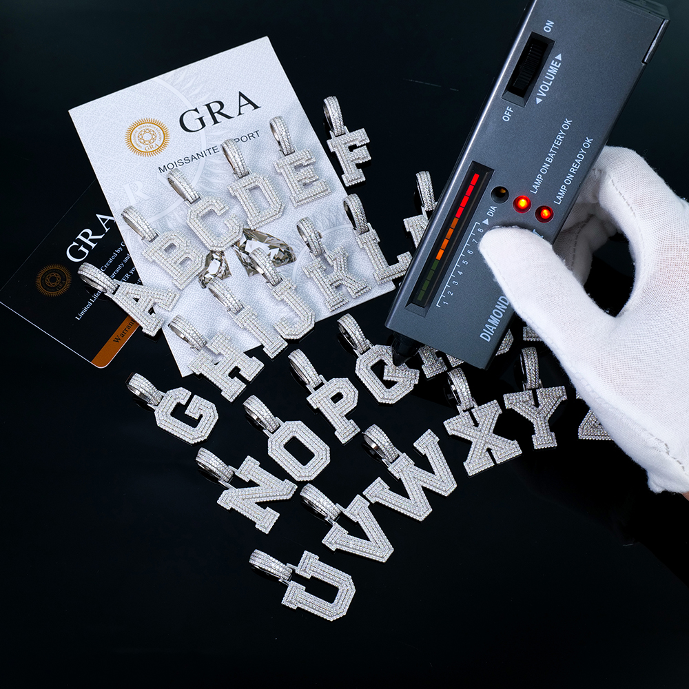 Оптовая продажа ювелирных изделий 925 стерлингового серебра с буквами A-z амулеты в стиле хип-хоп Vvs бриллиант Mossanite Moissanite кулон для цепочки