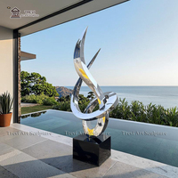 Sculpture abstraite TREVI en acier inoxydable poli miroir, populaire pour les villas modernes, vente en gros pour l'extérieur