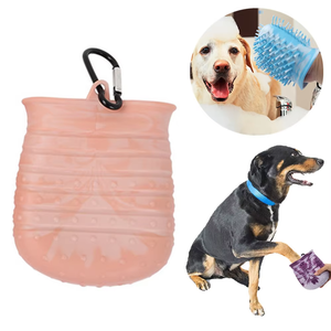 Gobelet de lavage pour pattes d'animaux en silicone souple pour chats et chiens, grand et moyen, nettoyeur de pattes, brosse pour nettoyer les pattes boueuses et sales des chiens - Product Image 1