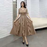 Robe longue ample grande taille Miyake avec boutons et pompons, idéale pour mariage, Pâques, fête ou tenue décontractée – Collection été 2023