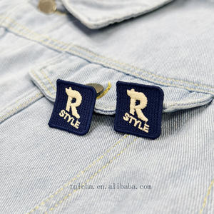 Écussons de tissu en <span class=keywords><strong>feutre</strong></span> de polyester avec logo brodé personnalisé Écusson brodé de t-shirts pour vêtements uniformes - Product Image 4