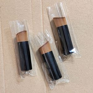แปรงแต่งหน้าแบบหัวเฉียงสีดำ แปรงรองพื้นแบบพกพา แปรงแต่งหน้ายอดนิยมสำหรับมือใหม่ - Product Image 6