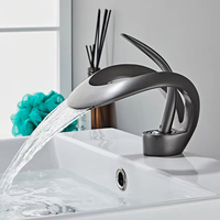 Vente chaude tout en cuivre salle de bain douche mitigeur robinet élégant Design moderne polyvalent universel cascade robinet en laiton