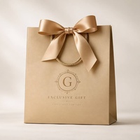 Sac cadeau en papier mat rose de luxe avec logo personnalisé, pelliculage et poignée en ruban de satin pour cosmétiques, vêtements, boutiques et marques