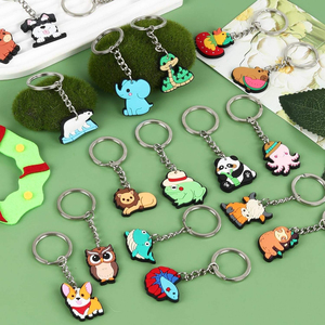 Q Y Llaveros de PVC Personalizados para Niños y Mujeres Paquetes al por Mayor Diseños de Animales Lindos Colgantes para Mochilas - Product Image 3