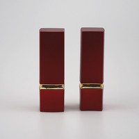Tube de rouges à lèvres pour maquillage, accessoire de beauté et cosmétique, fini mat