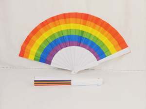 Abanico de Mano de Plástico Blanco Premium de 23 cm con Impresión de Arcoíris de un Solo Lado para Suministros Promocionales de Fiesta OEM/ODM al por Mayor - Product Image 3