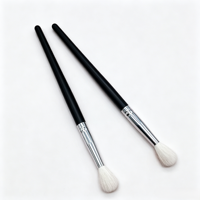 Pinceau de maquillage professionnel en bois à poils en nylon effilés pour estomper le correcteur, les fards à paupières et la poudre, pour les yeux et le visage