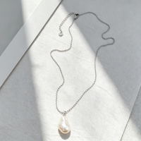 Collier en gros de perles baroques avec pendentif zircon tendance, résistant à l'eau et au ternissement